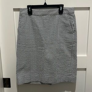 J Crew seersucker pencil skirt in black/white, size 4